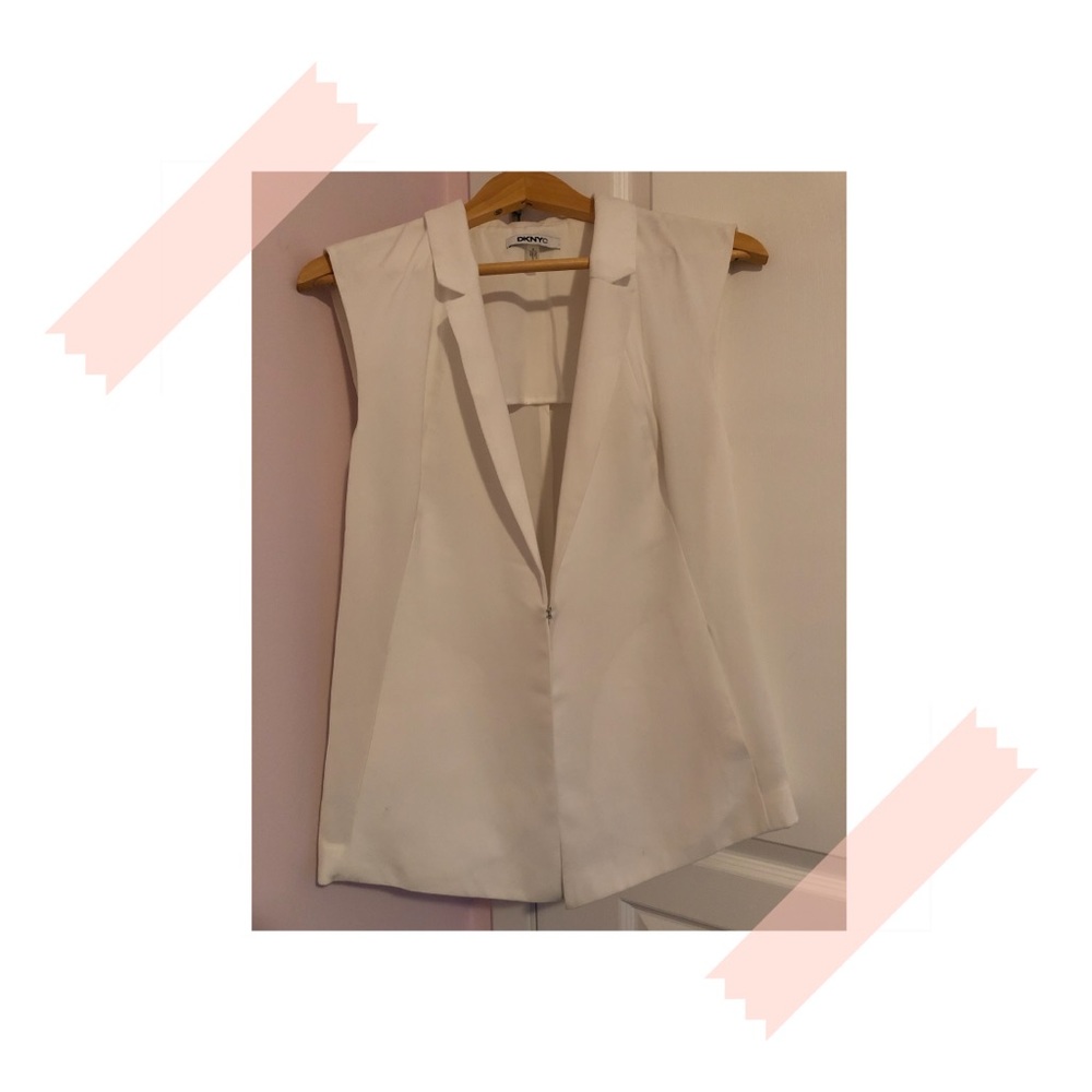 DKNY - white sleeveless vest - only worn once!